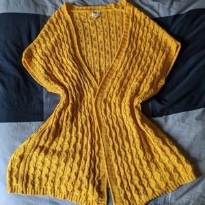 Knitvest yellow